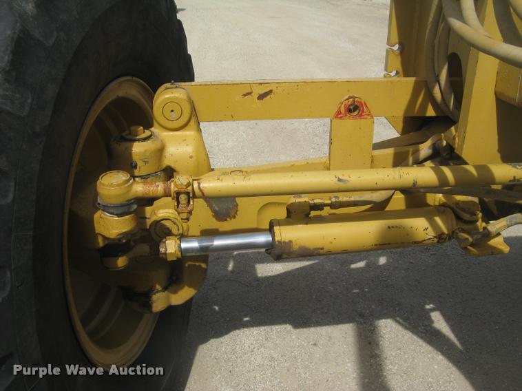 image for item L3892 1996 Caterpillar 140H VHP motor grader