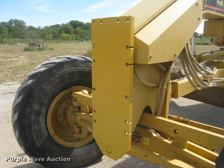 image for item L3892 1996 Caterpillar 140H VHP motor grader