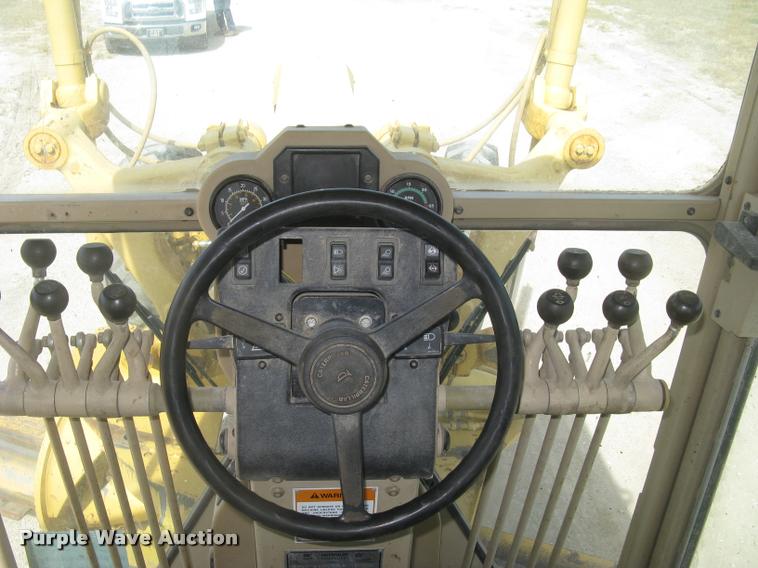 image for item L3892 1996 Caterpillar 140H VHP motor grader