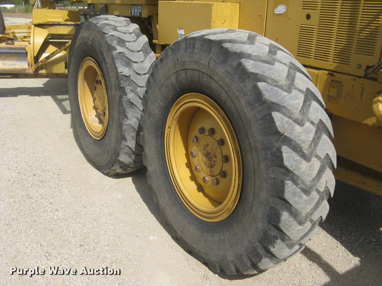 image for item L3892 1996 Caterpillar 140H VHP motor grader