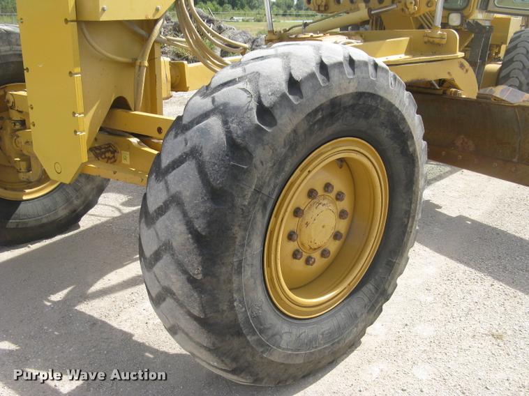 image for item L3892 1996 Caterpillar 140H VHP motor grader
