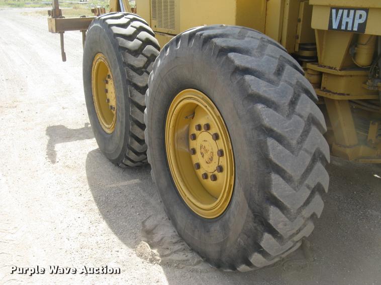 image for item L3892 1996 Caterpillar 140H VHP motor grader