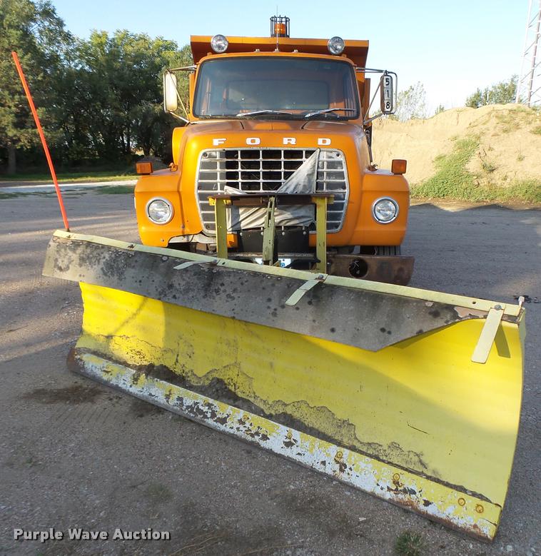 image for item L4044 1979 Ford 800 dump truck