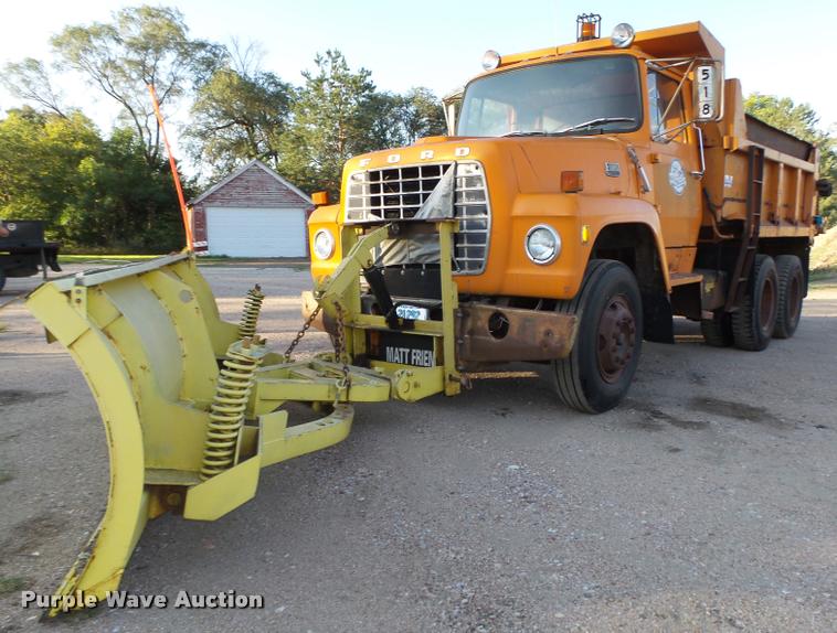 image for item L4044 1979 Ford 800 dump truck