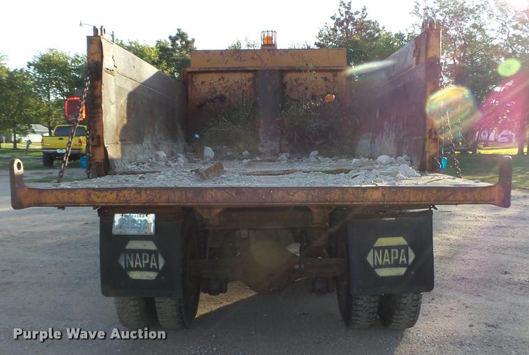image for item L4044 1979 Ford 800 dump truck