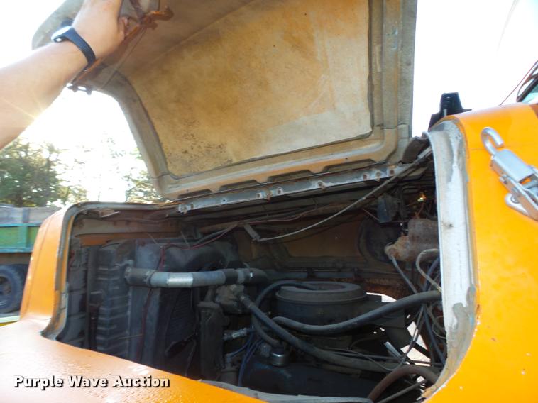 image for item L4044 1979 Ford 800 dump truck