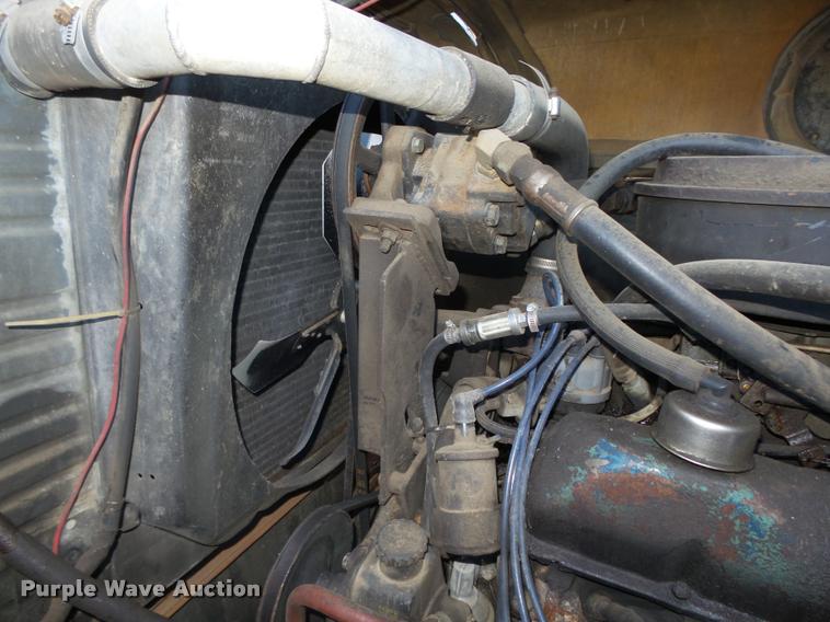 image for item L4044 1979 Ford 800 dump truck