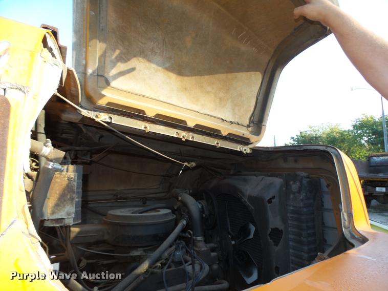 image for item L4044 1979 Ford 800 dump truck