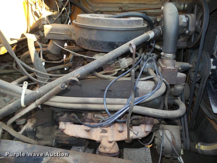 image for item L4044 1979 Ford 800 dump truck