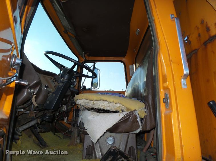 image for item L4044 1979 Ford 800 dump truck