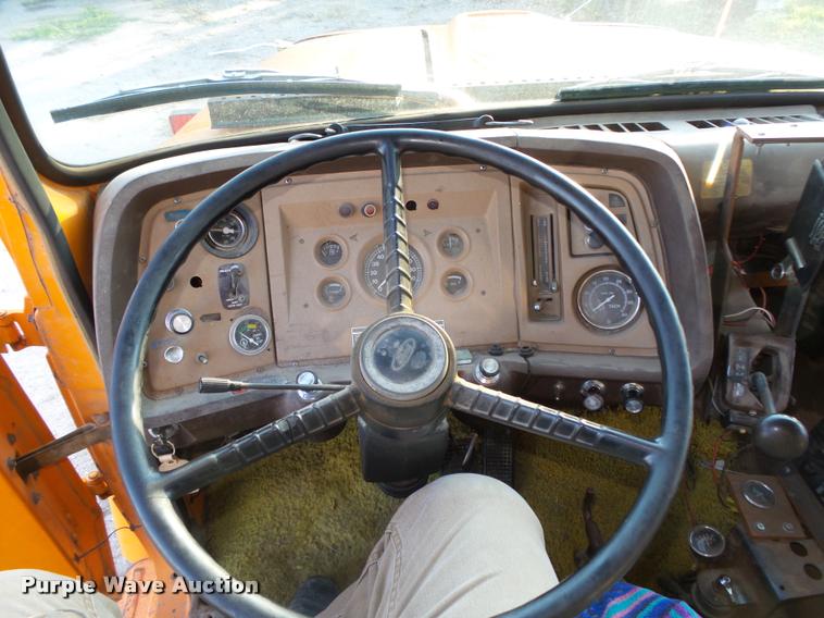 image for item L4044 1979 Ford 800 dump truck