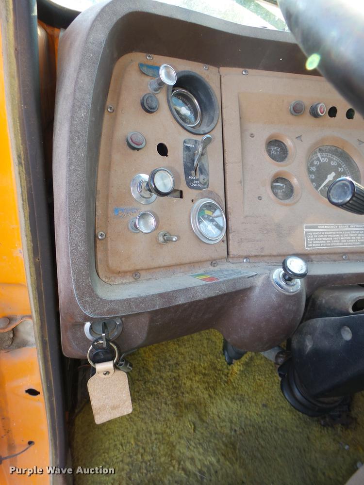 image for item L4044 1979 Ford 800 dump truck