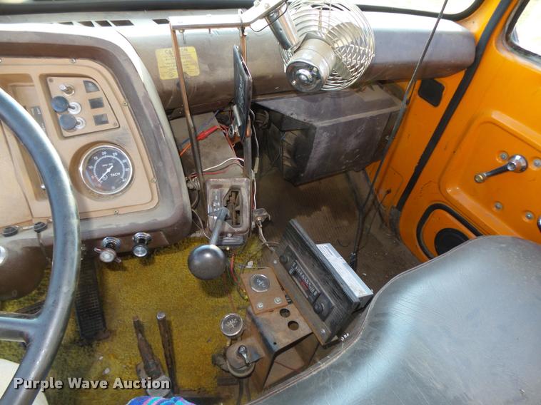 image for item L4044 1979 Ford 800 dump truck