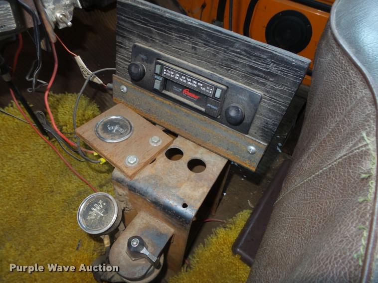 image for item L4044 1979 Ford 800 dump truck