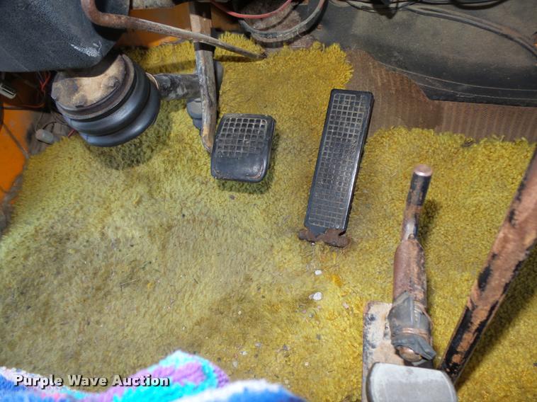 image for item L4044 1979 Ford 800 dump truck