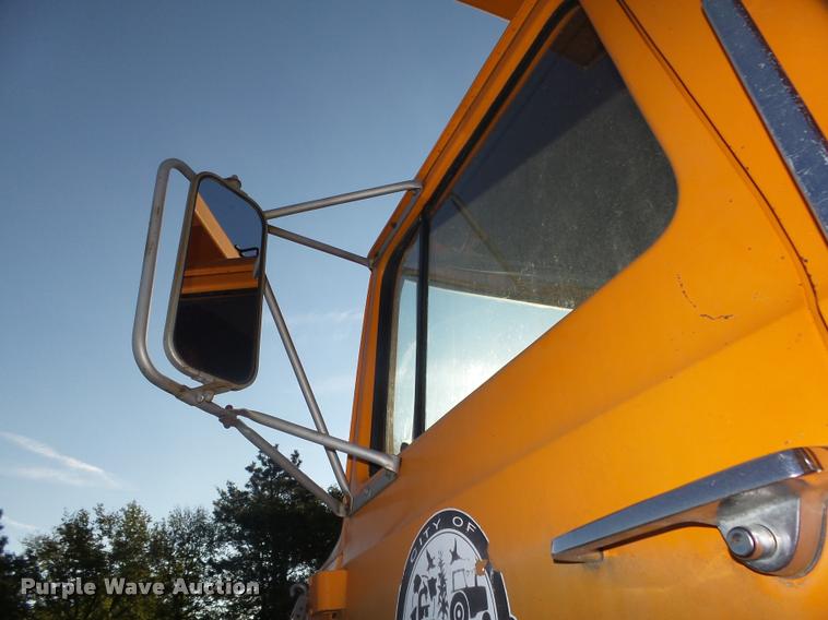 image for item L4044 1979 Ford 800 dump truck