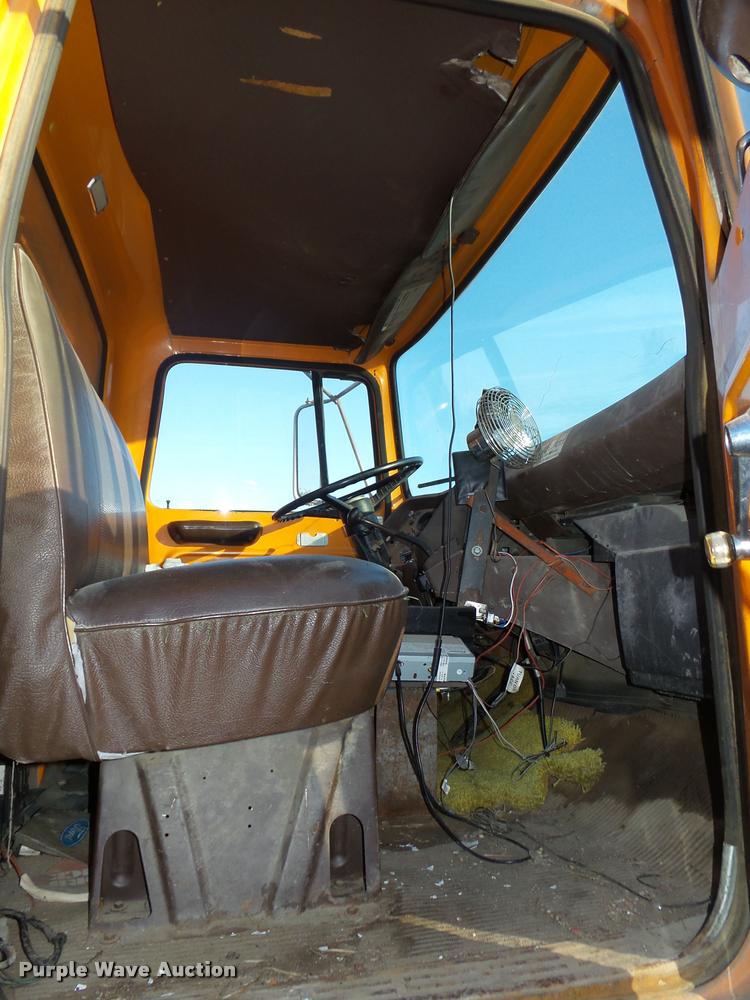 image for item L4044 1979 Ford 800 dump truck