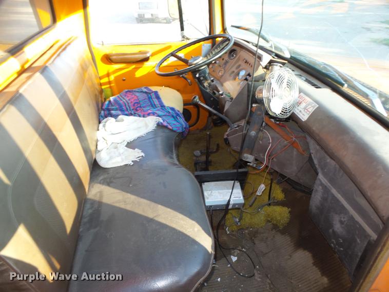 image for item L4044 1979 Ford 800 dump truck