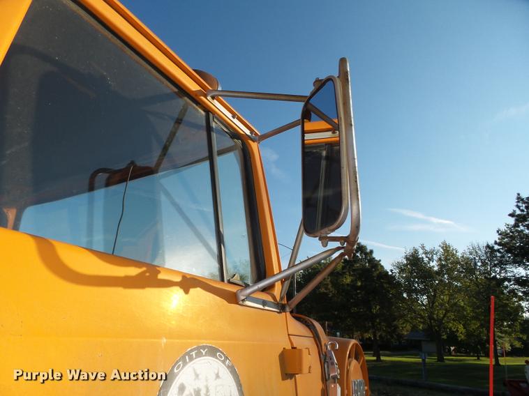 image for item L4044 1979 Ford 800 dump truck