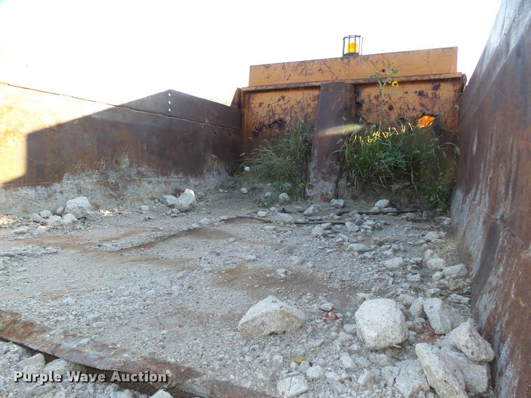 image for item L4044 1979 Ford 800 dump truck