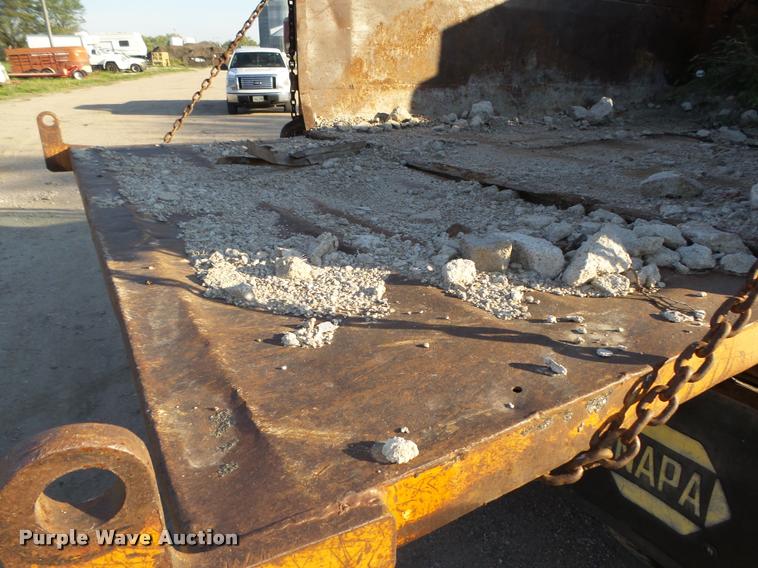 image for item L4044 1979 Ford 800 dump truck