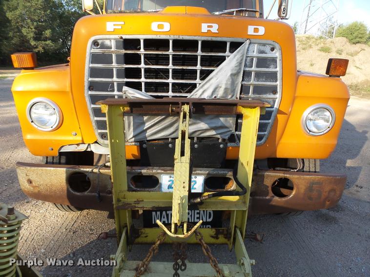 image for item L4044 1979 Ford 800 dump truck
