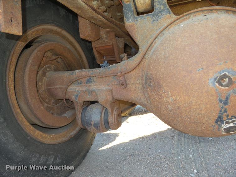 image for item L4044 1979 Ford 800 dump truck