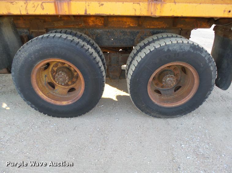 image for item L4044 1979 Ford 800 dump truck