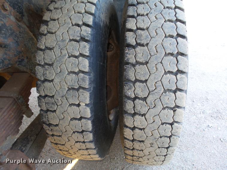 image for item L4044 1979 Ford 800 dump truck