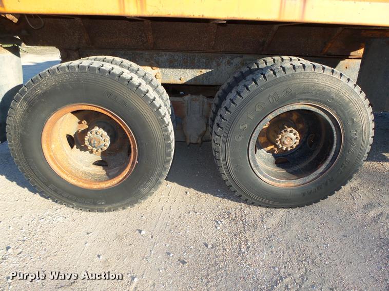 image for item L4044 1979 Ford 800 dump truck