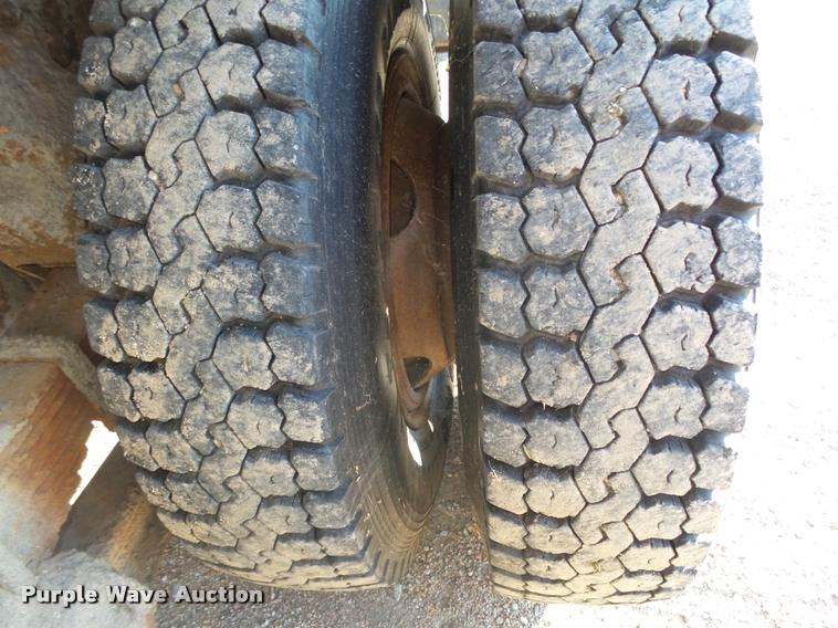 image for item L4044 1979 Ford 800 dump truck