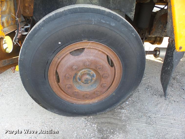 image for item L4044 1979 Ford 800 dump truck