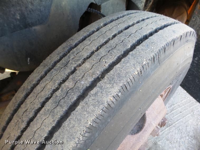 image for item L4044 1979 Ford 800 dump truck