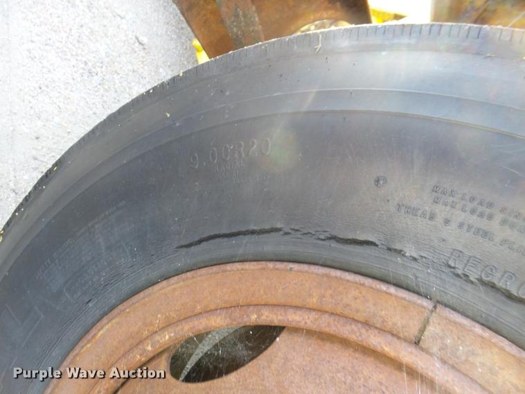 image for item L4044 1979 Ford 800 dump truck