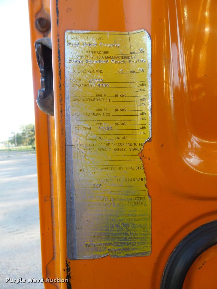 image for item L4044 1979 Ford 800 dump truck