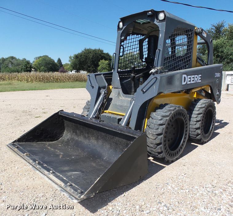 image for item L4047 2010 John Deere 318D skid steer