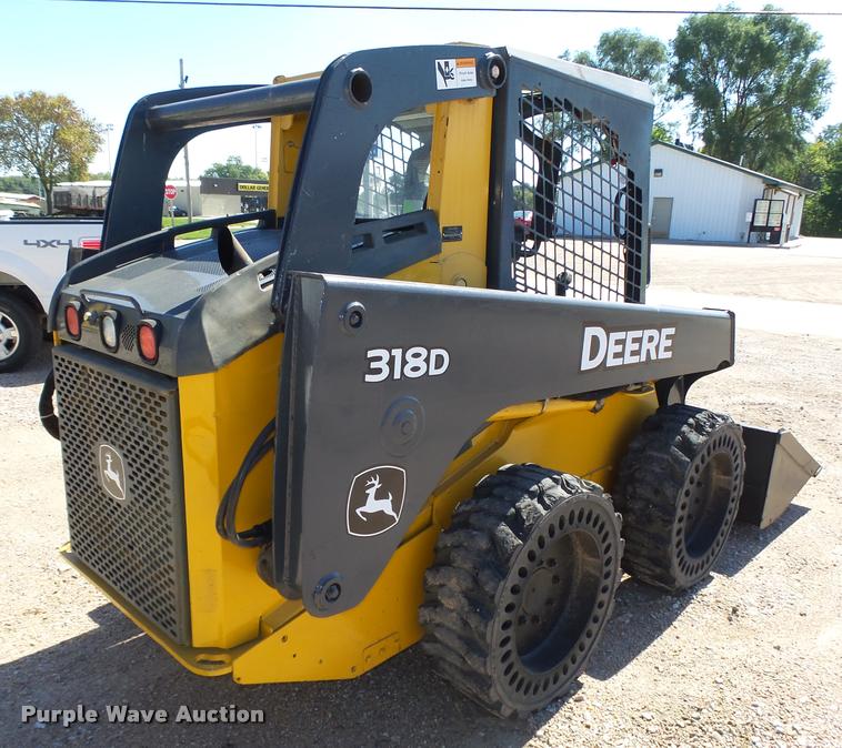 image for item L4047 2010 John Deere 318D skid steer
