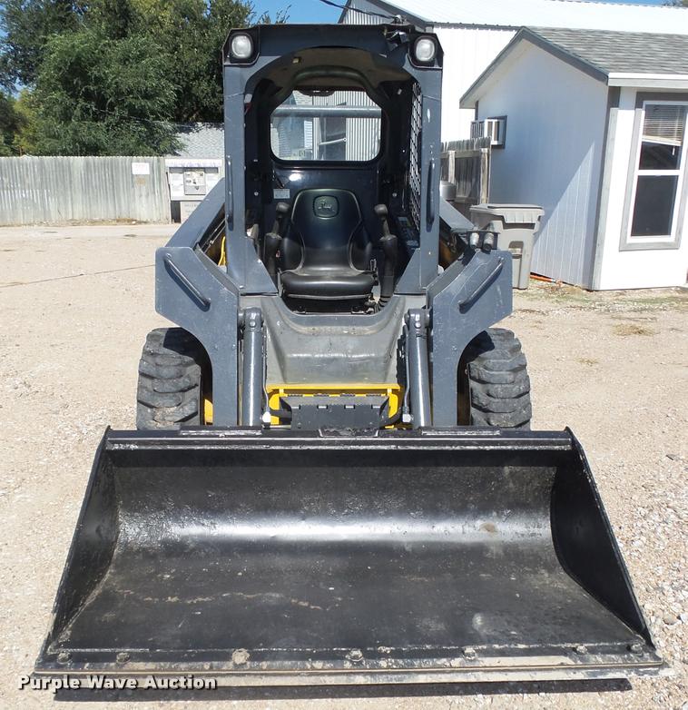 image for item L4047 2010 John Deere 318D skid steer