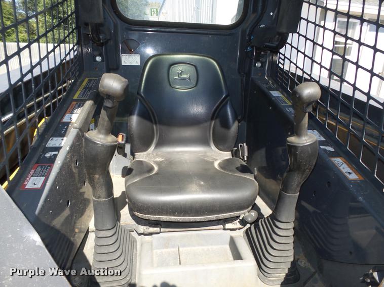 image for item L4047 2010 John Deere 318D skid steer