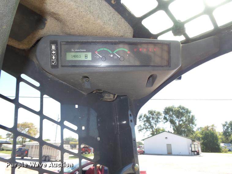 image for item L4047 2010 John Deere 318D skid steer