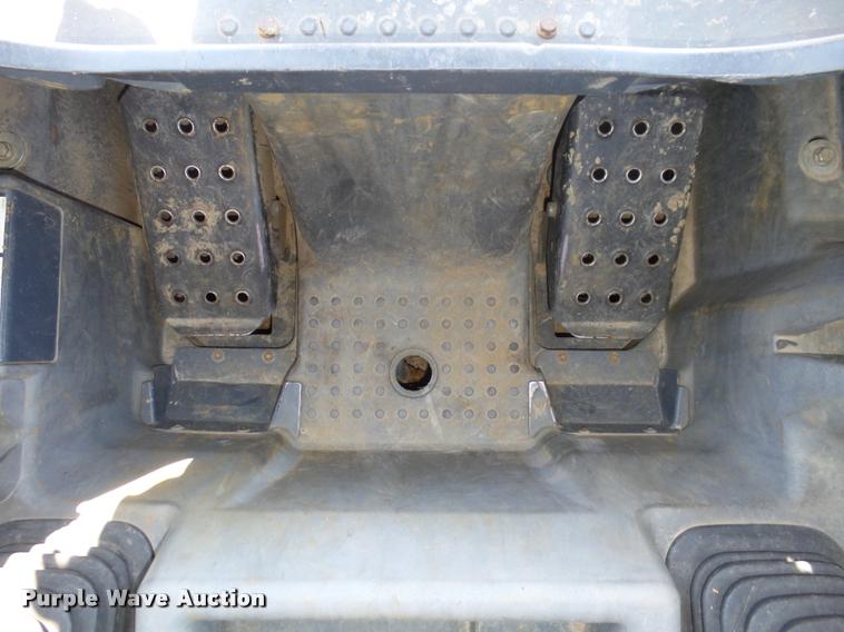 image for item L4047 2010 John Deere 318D skid steer