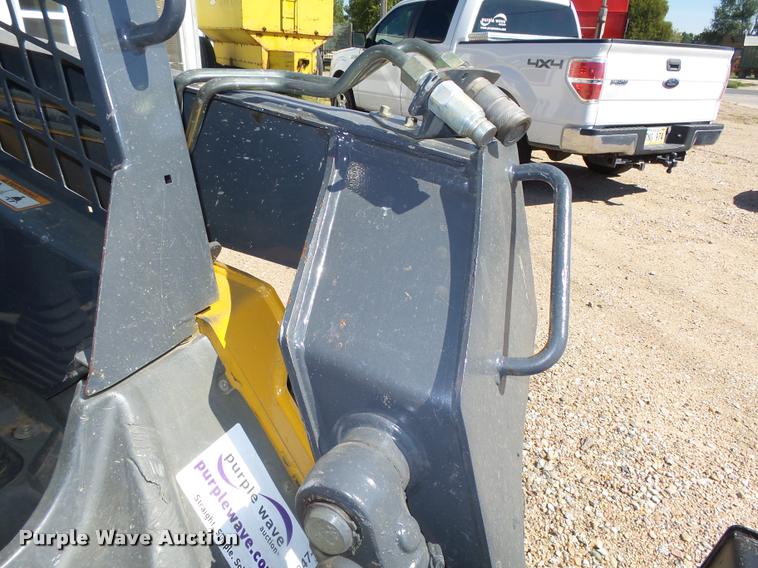 image for item L4047 2010 John Deere 318D skid steer