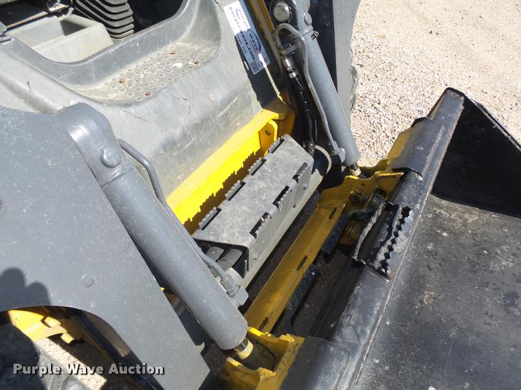 image for item L4047 2010 John Deere 318D skid steer