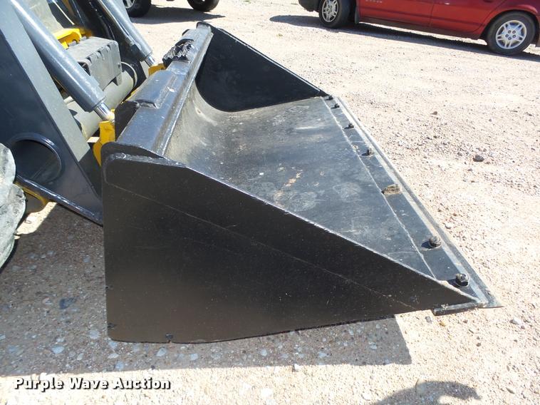 image for item L4047 2010 John Deere 318D skid steer