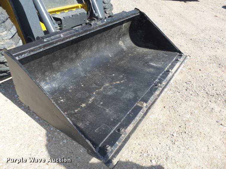 image for item L4047 2010 John Deere 318D skid steer