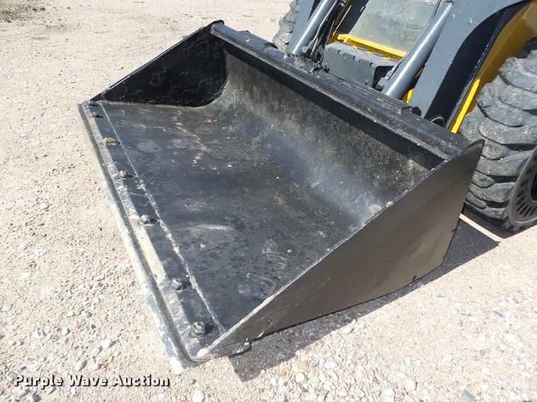 image for item L4047 2010 John Deere 318D skid steer