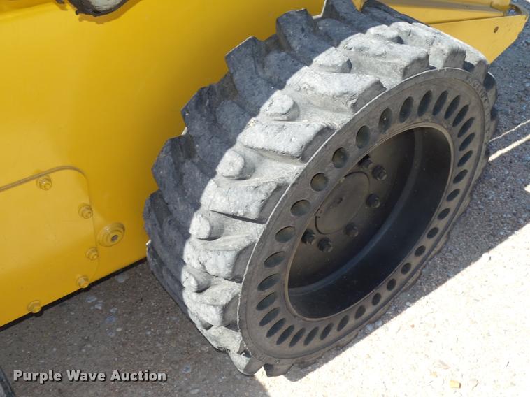 image for item L4047 2010 John Deere 318D skid steer