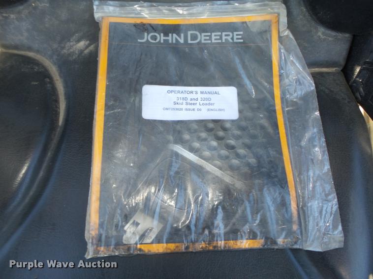image for item L4047 2010 John Deere 318D skid steer