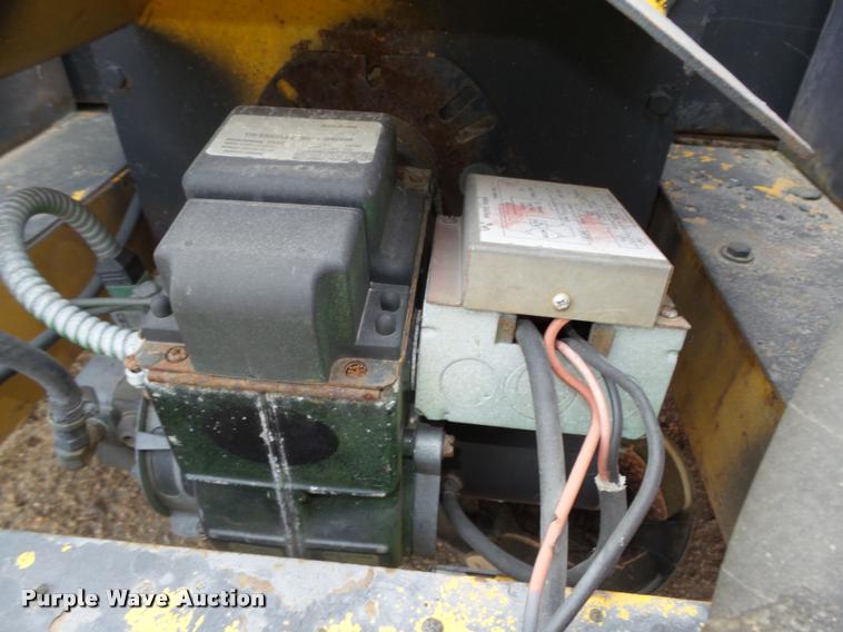 image for item L4062 1995 Crack Pro 400 tar kettle