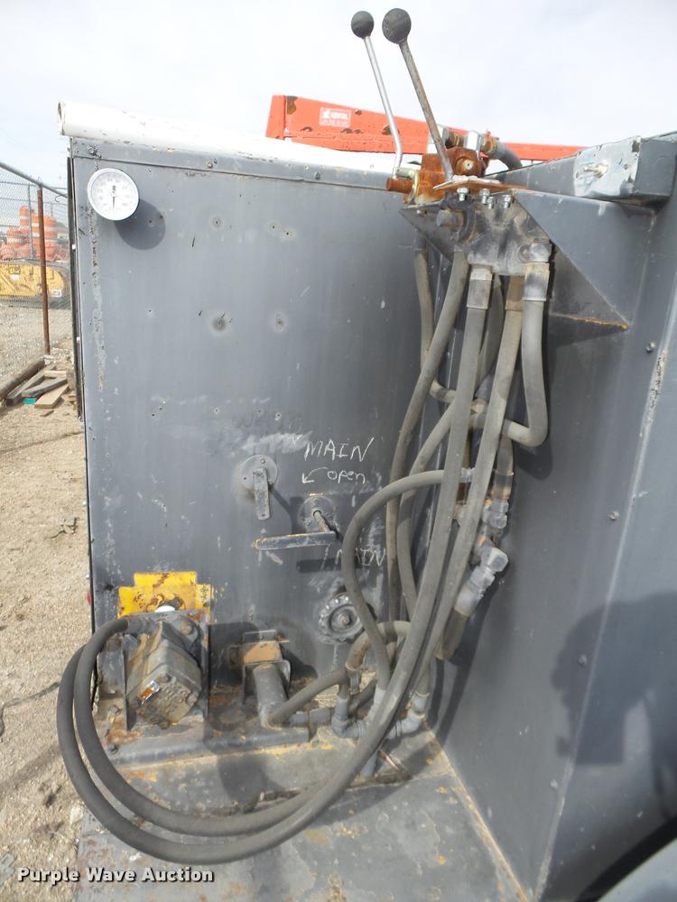 image for item L4062 1995 Crack Pro 400 tar kettle